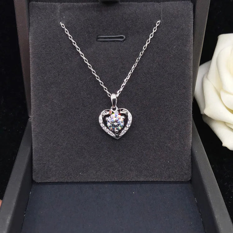 PT950 platinum necklace moissanite heart-shaped diamond pendant one carat fashionable simple temperament jewelry 18k white gold